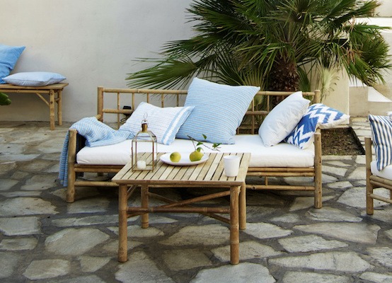 How to Create an Outdoor Living Room