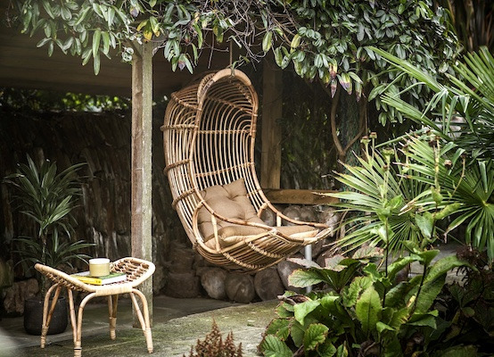 How to Create a Cosy Outdoor Seating Area